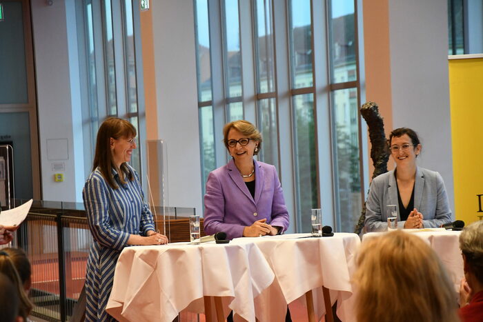 Gesprächsrunde von Anne-Marie Descôtes, Katja Meier und Julia Dumay.