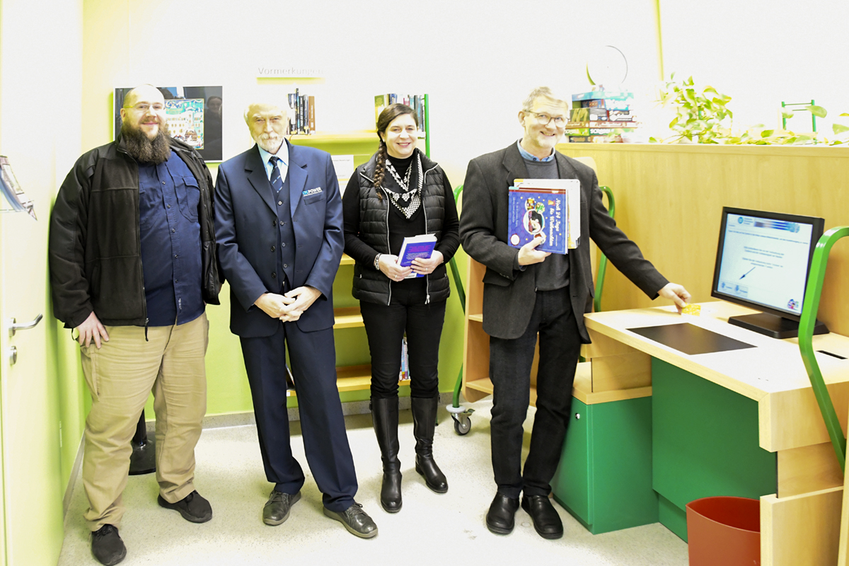 v.l. Roman Korge, Firma Power; Max Reinhard Hegewald, Firma Power, Uta Marbach, Stadtbezirksamt Plauen, Roman Rabe, Bibliothekarischer Fachdirektor