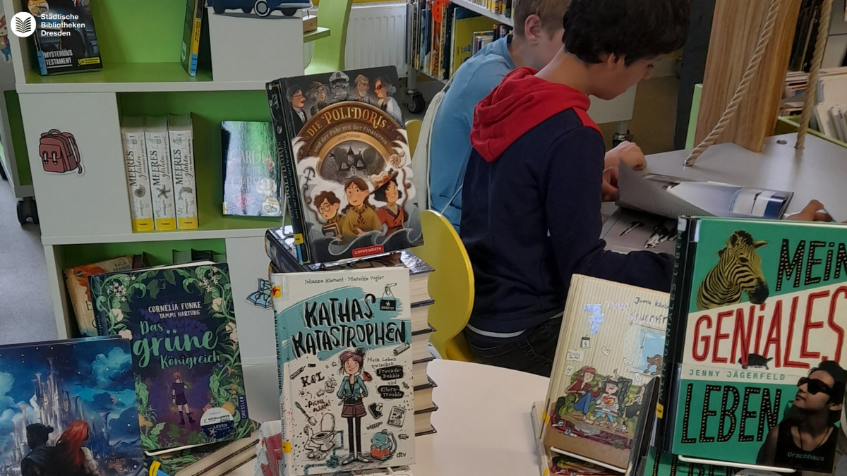 20250616_Klotzsche_Buchsommer_Buch_Kind.png