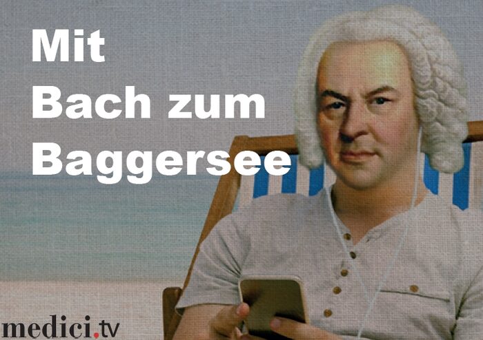 Bild mit einer Person am Strand, welche den Kopf von J. S. Bach trägt.