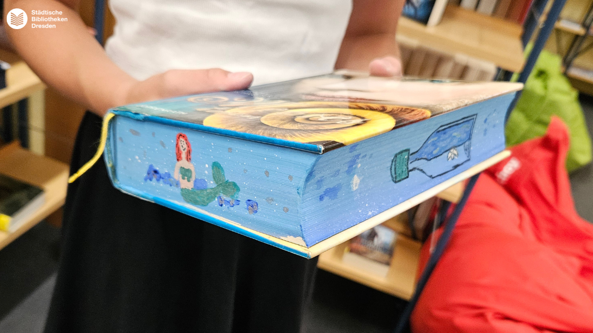 Farbig gestaltete Buchseiten