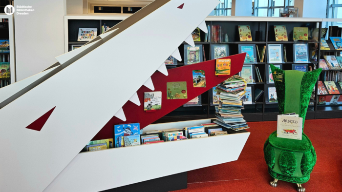 Bücherregale Sessel