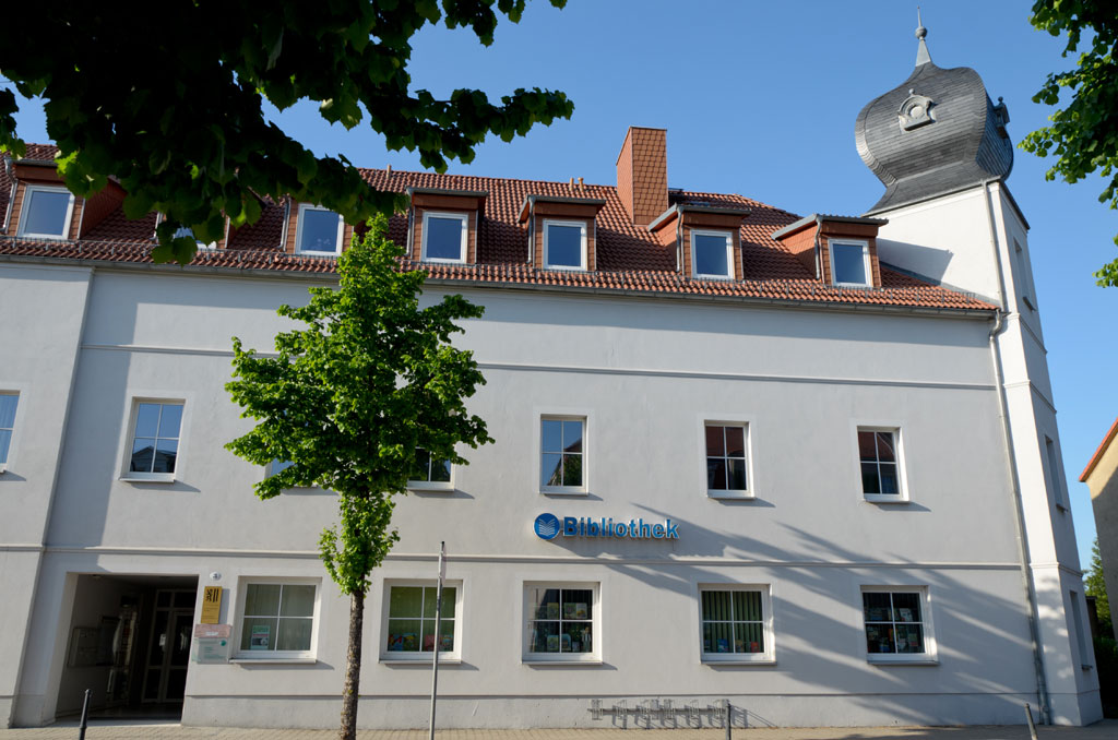 Außenansicht der Bibliothek Cossebaude