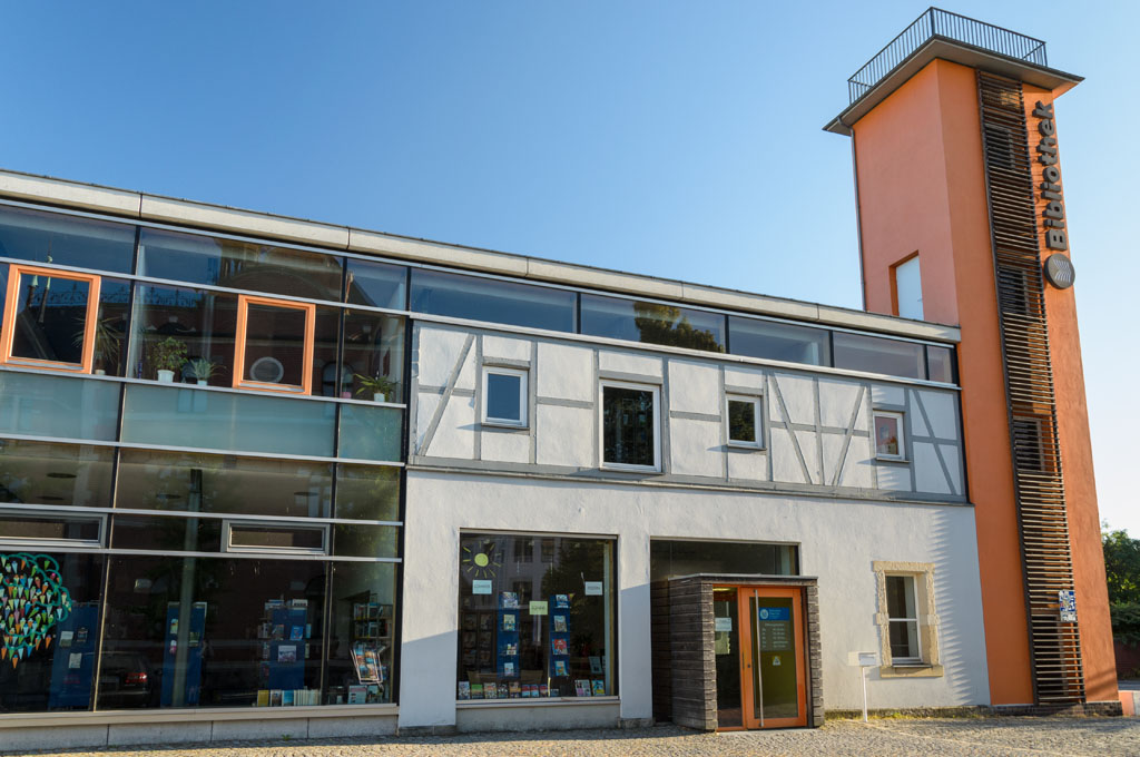 Außenansicht der Bibliothek Pieschen