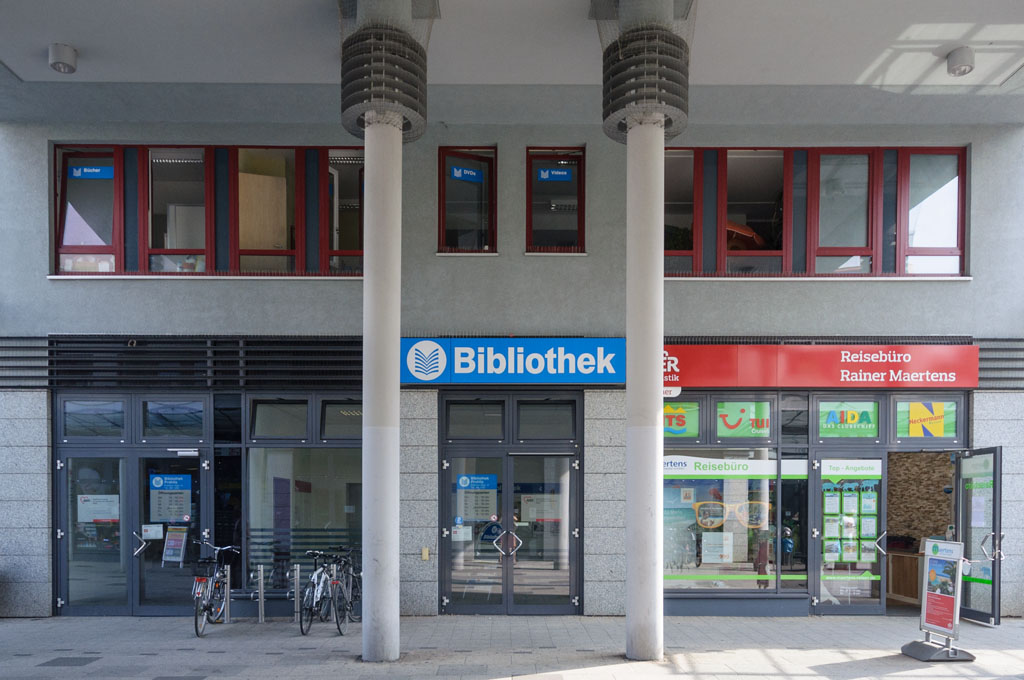 Außenansicht der Bibliothek Prohlis