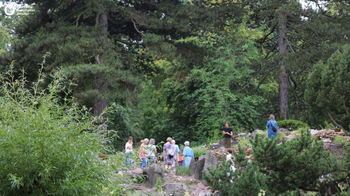 202606_Lesepaten_Fortbildung_Bot Garten_Führung3.png
