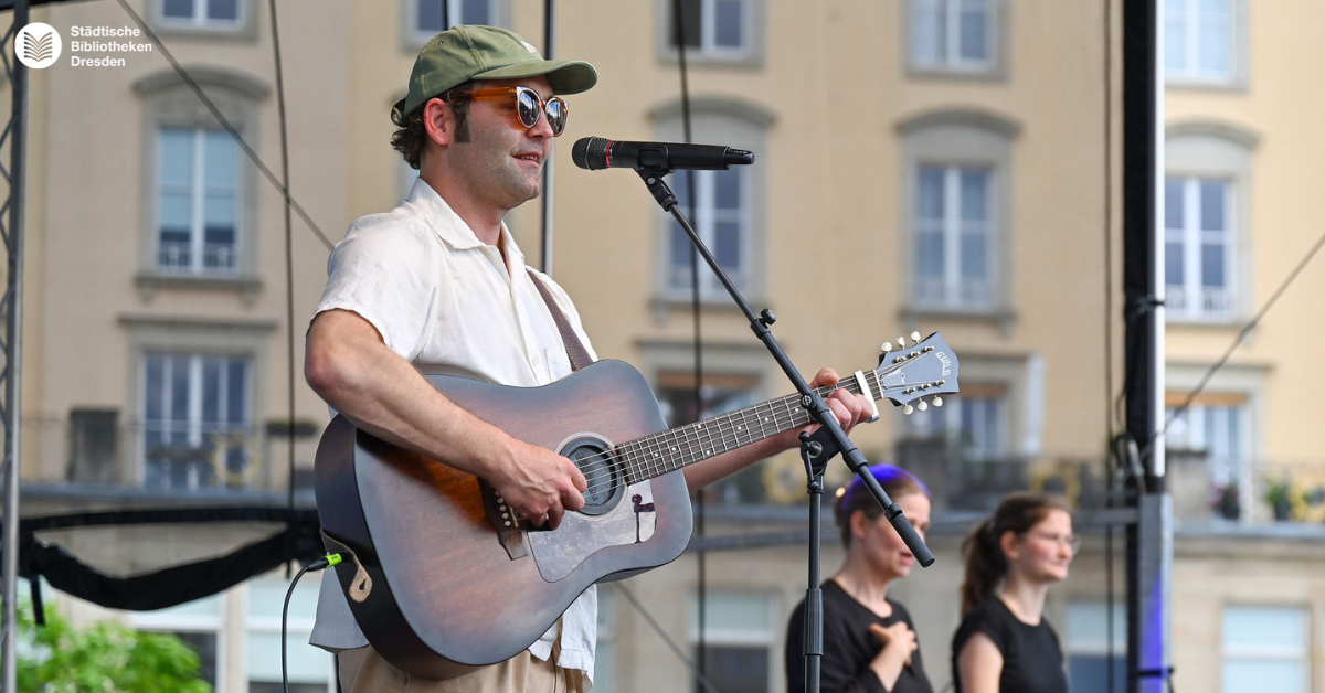 Mann mit Gitarre