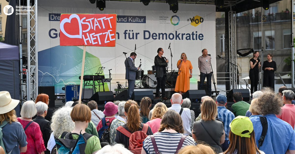 Bühne mit Publikum