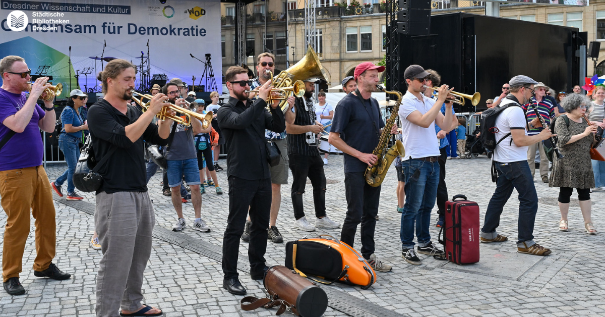 Musiker mit Instrumenten